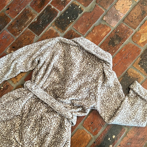 Oscar de la Renta leopard print fuzzy robe sz S/M - Picture 9 of 15